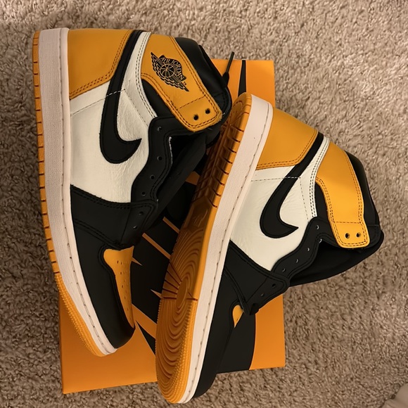 Air Jordan 1 Retro High OG ‘Yellow Toe’ - Picture 6 of 9